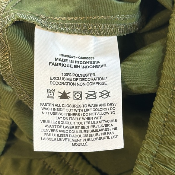 Men’s Nike Sportswear Woven Unlined Commuter Pants - Picture 10 of 12